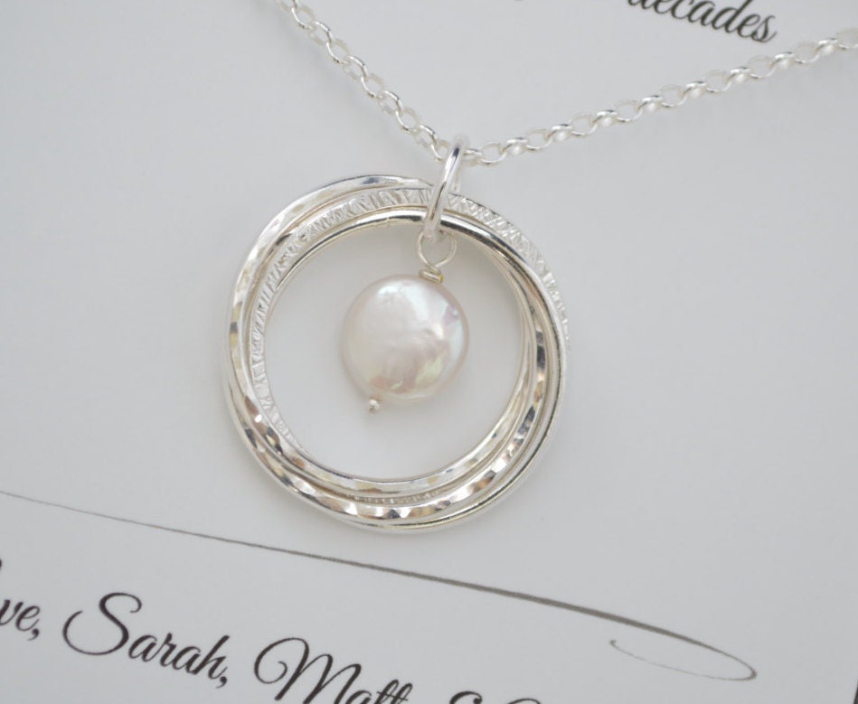 Regalo de 50 cumpleaños para esposa, regalo de 50 cumpleaños para mujeres, joyería con piedra natal de junio, collar de perlas, regalo para mamá, collar de 5 anillos enlazados