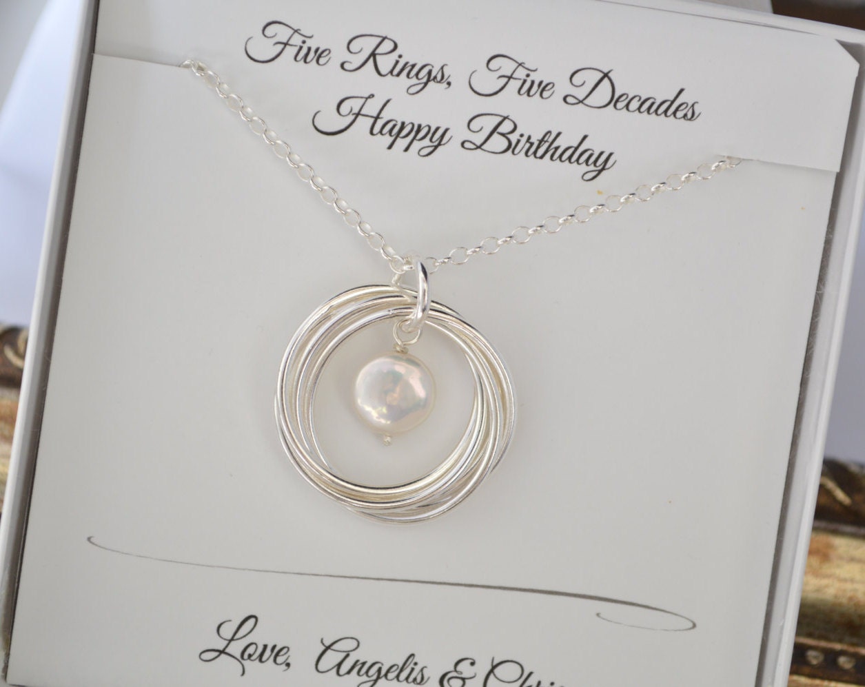 Regalo de 50 cumpleaños para esposa, regalo de 50 cumpleaños para mujeres, joyería con piedra natal de junio, collar de perlas, regalo para mamá, collar de 5 anillos enlazados
