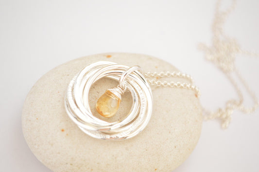 Regalo de 80 cumpleaños para abuela, regalo de 8.º aniversario, collar con piedra de nacimiento de citrino, joyas de 80.º cumpleaños para mujeres, 8 anillos, 8 décadas