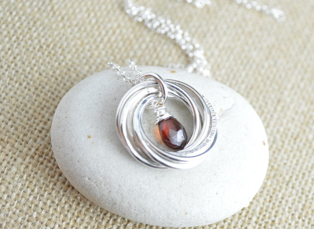 Collar de regalo de 70 cumpleaños para mamá y abuela, regalo de séptimo aniversario para esposa, collar con piedra de nacimiento de enero, joyería con piedra de nacimiento de granate