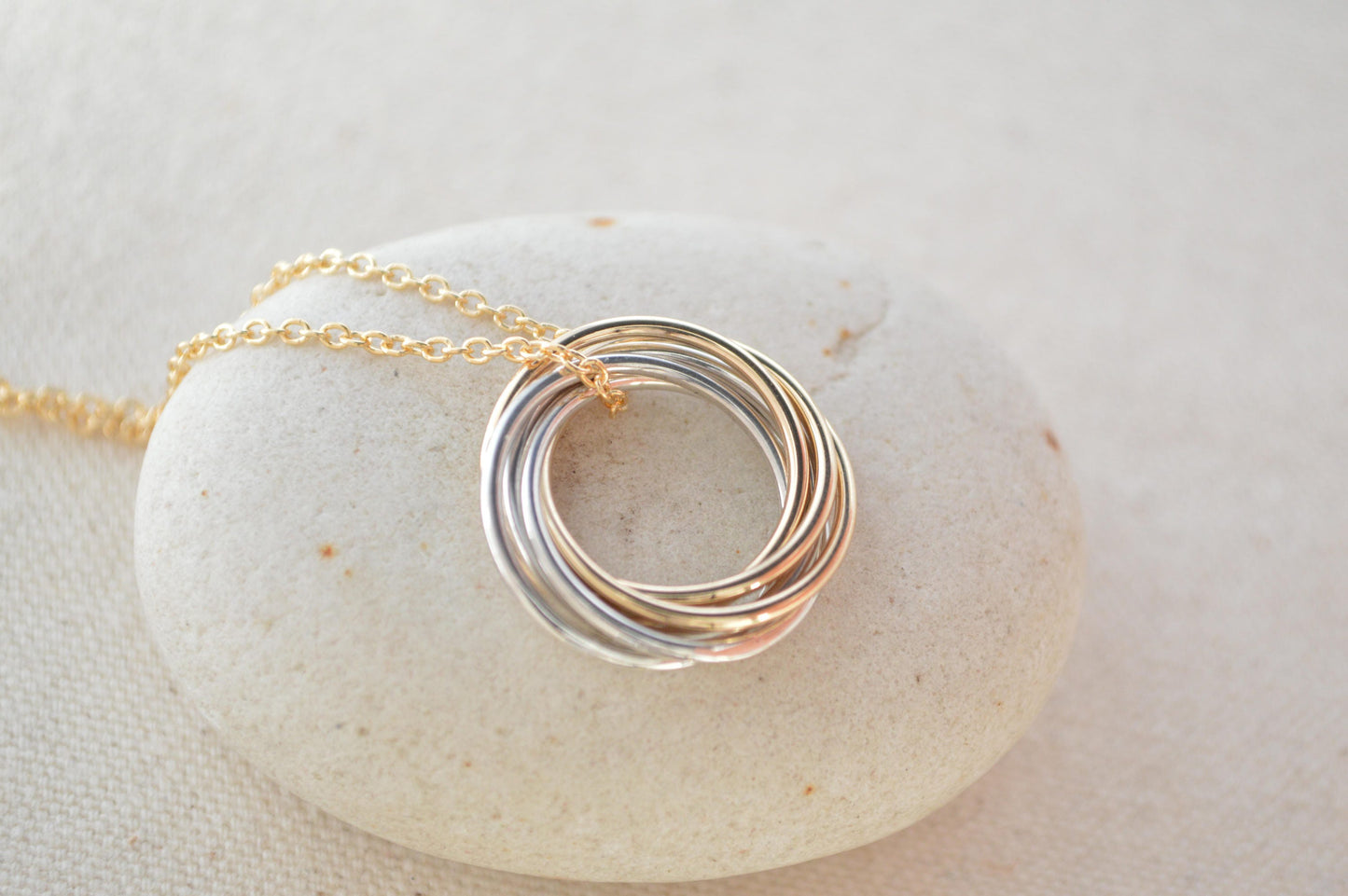 Joyas de 60 cumpleaños para mujeres, regalo de 6.º aniversario para ella, collar de 6 anillos, regalos de 60.º cumpleaños para mamá, joyas de 6 décadas, metal mixto