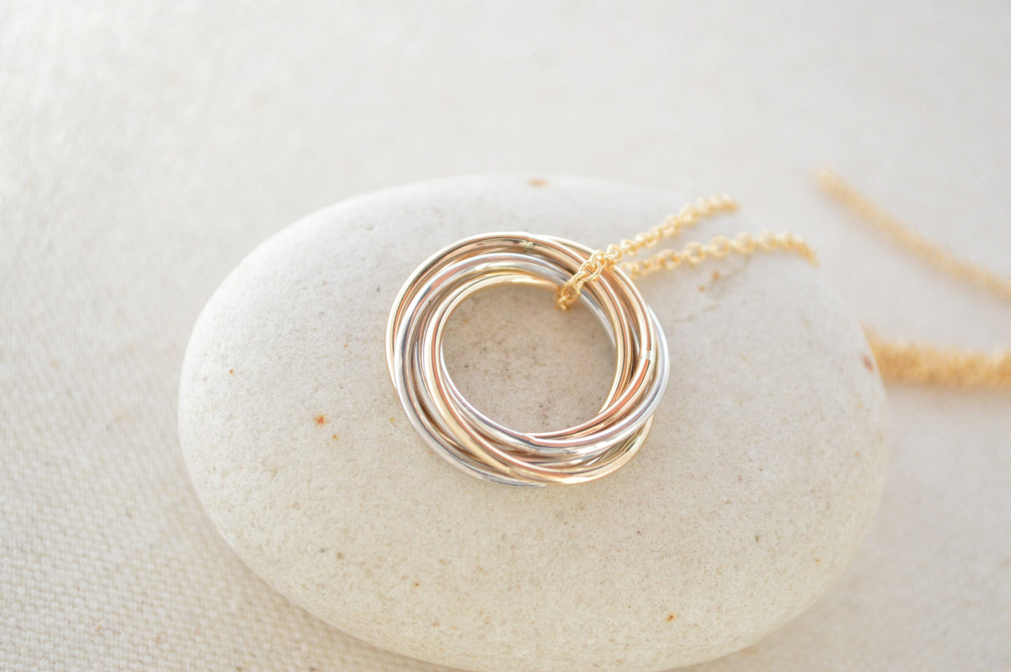 Collar de regalo de 70 cumpleaños para mamá y abuela, regalo de séptimo aniversario para esposa, collar de metales mixtos, regalo de 70 cumpleaños para mujeres, 7 anillos
