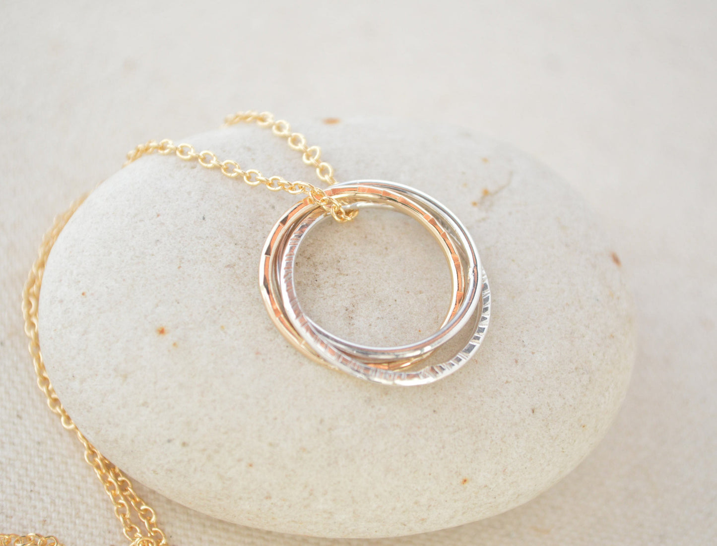 Regalo de cumpleaños número 30 para ella, regalo de tercer aniversario, collar de 3 hermanas, regalos para 3 mejores amigas, ideas de regalos de cumpleaños número 30, collar de 3 anillos