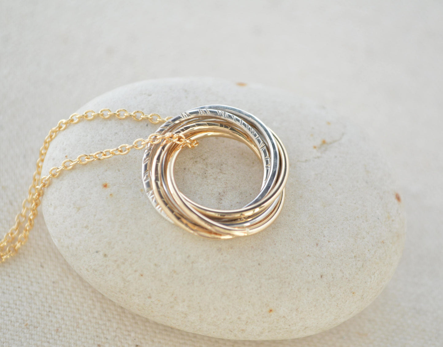 Collar de regalo de 70 cumpleaños para mamá y abuela, regalo de séptimo aniversario para esposa, collar de metales mixtos, regalo de 70 cumpleaños para mujeres, 7 anillos