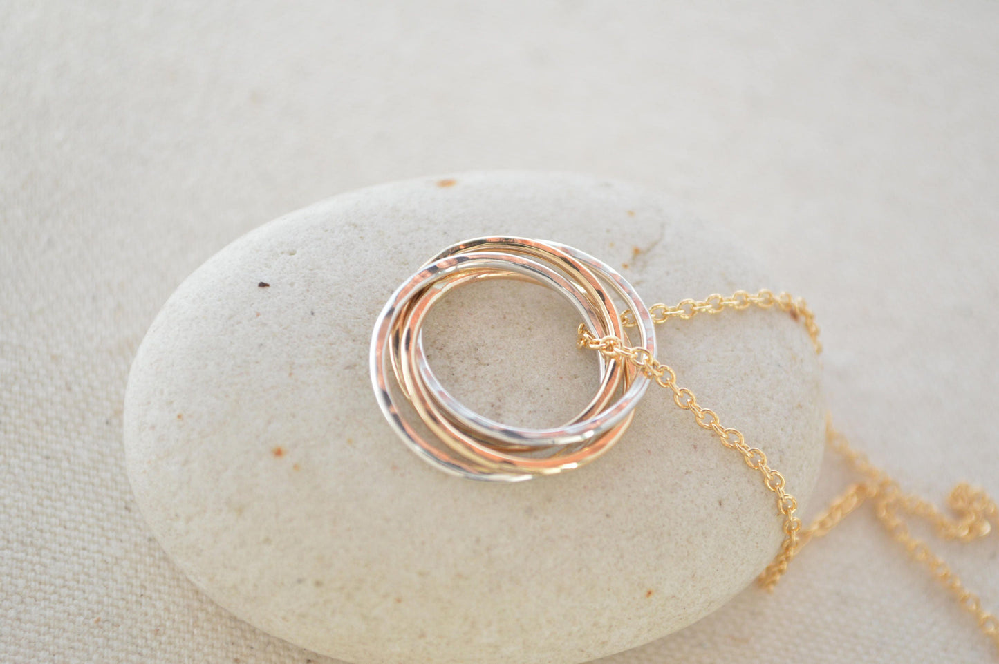 Collar de regalo de 70 cumpleaños para mamá y abuela, regalo de séptimo aniversario para esposa, collar de metales mixtos, regalo de 70 cumpleaños para mujeres, 7 anillos