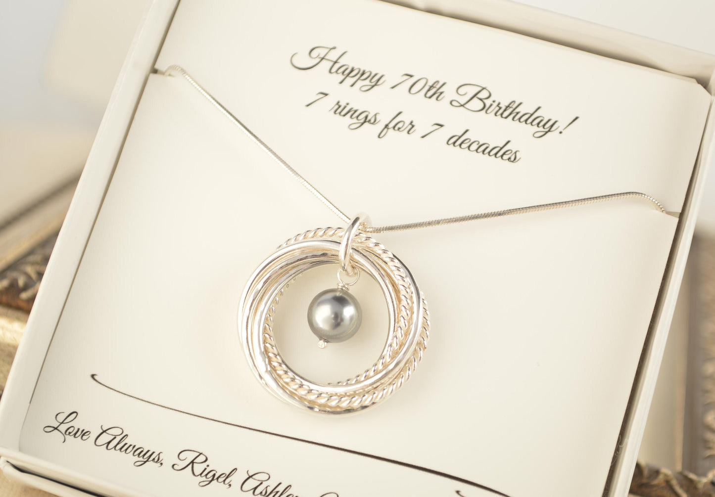 Regalo de 70 cumpleaños para mamá, regalo de 7.º aniversario para ella, collar de 7 anillos por 7 décadas, collar de perlas, joyas de 70.º cumpleaños para mujeres