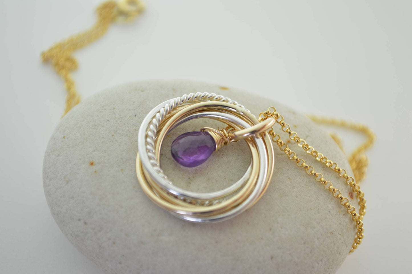 Regalo de 50 cumpleaños para mujeres, collar de 5 anillos de metal mixtos, regalo del quinto aniversario, collar con piedra natal de febrero, joyería con piedra natal de amatista