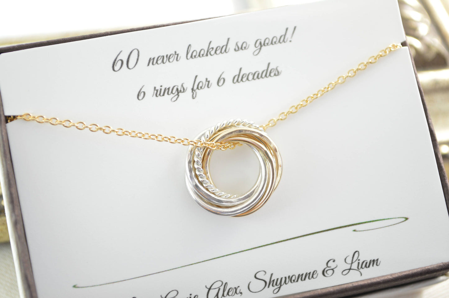 Regalo de 60 cumpleaños para mamá, 6 anillos de metales mixtos, regalo de 6.º aniversario, collar pequeño, 60.º para mujeres, joyas de hitos, regalo de cumpleaños
