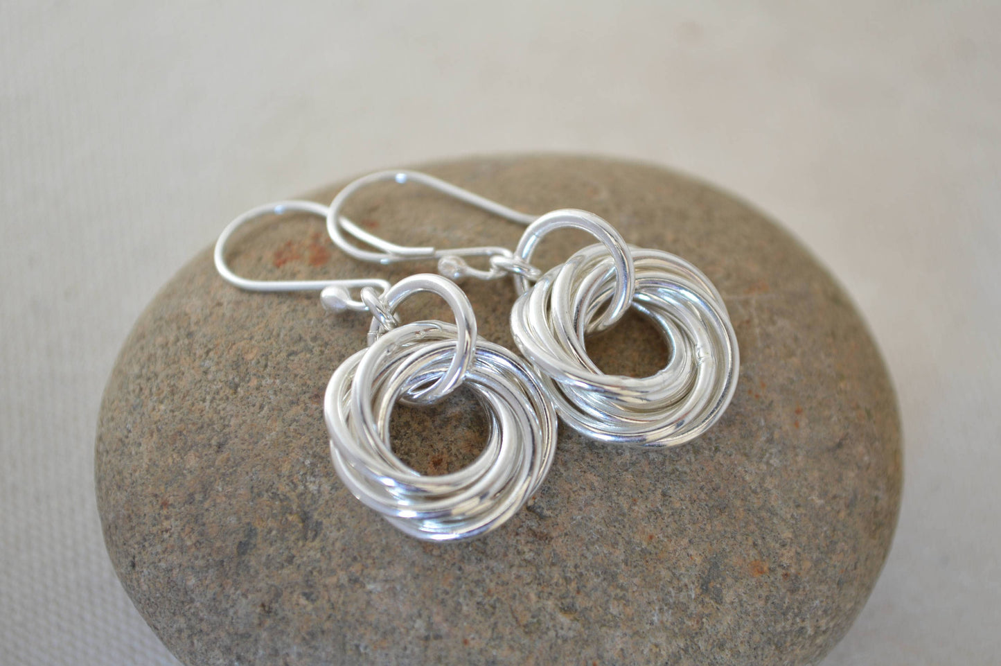 Regalo de 60 cumpleaños para mamá, 6 anillos, regalo de 6.º aniversario para mujeres, 6 anillos entrelazados, aretes circulares, aretes pequeños, aretes pequeños