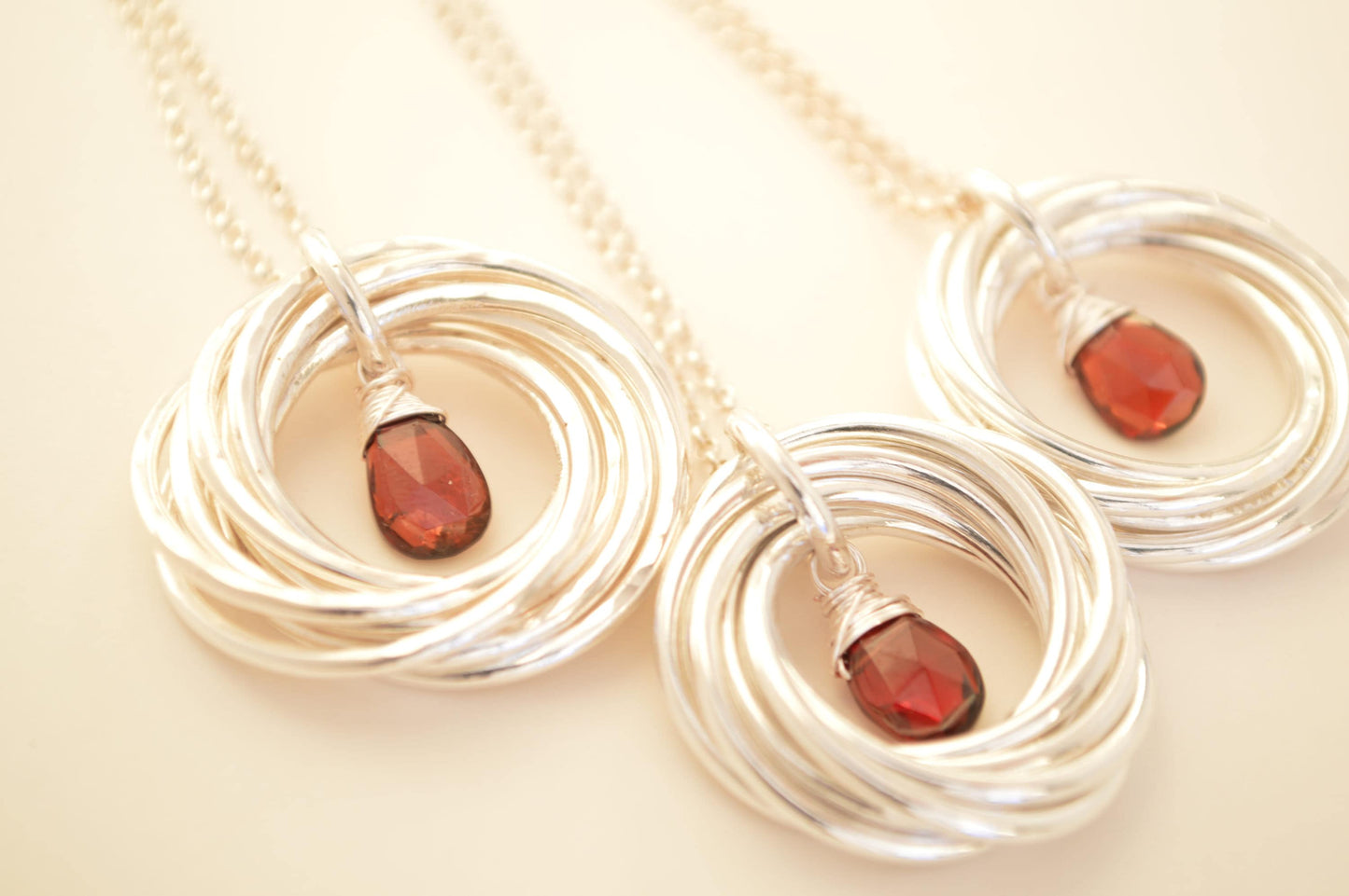 Regalo de 60 cumpleaños para mujeres, collar de 6 anillos, regalo de 6.º aniversario para ella, joyería con piedra natal de enero, collar de granate, 60.º aniversario para mamá