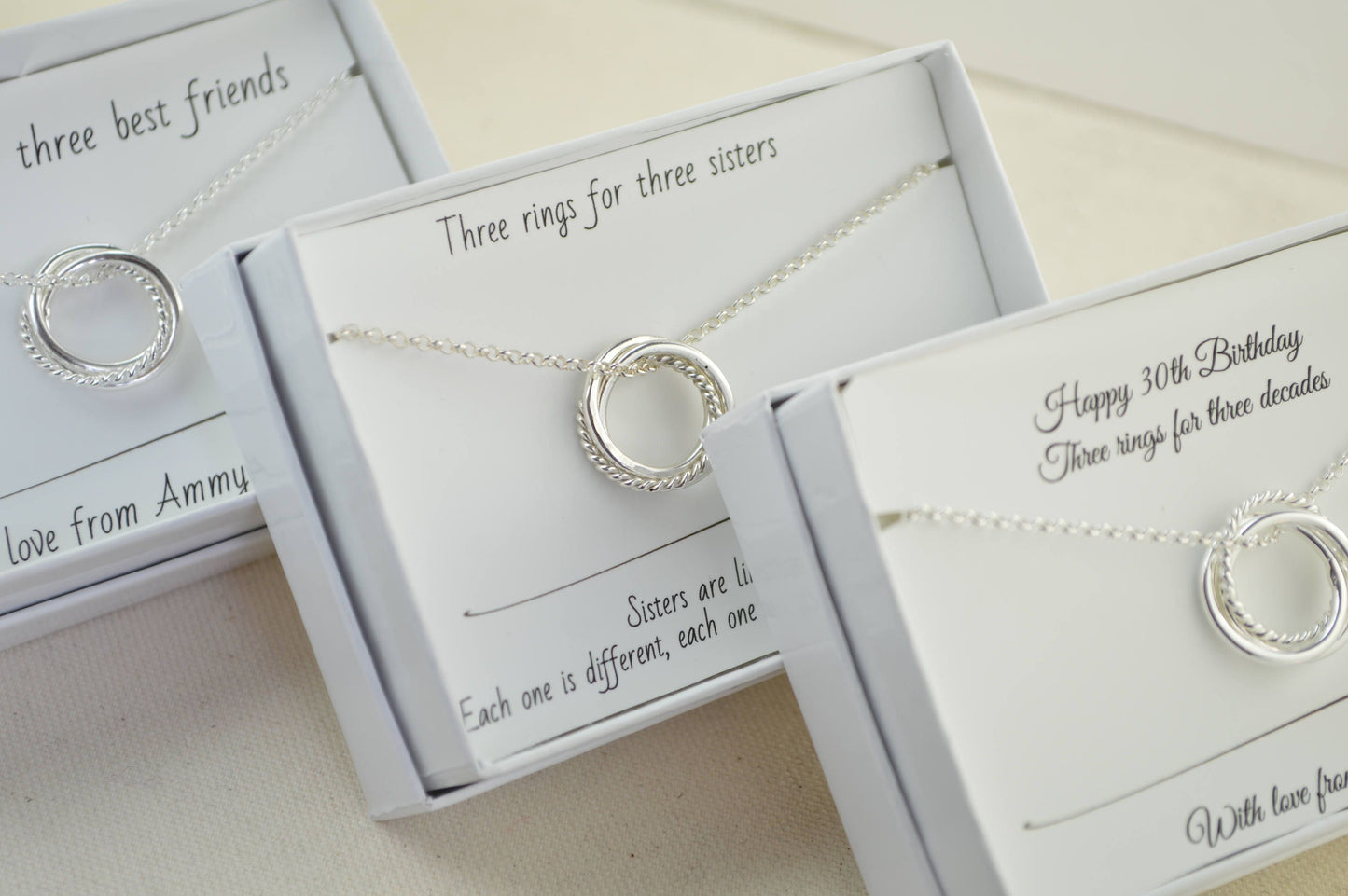 Regalo de cumpleaños número 30 para hija, collar de 3 anillos por 3 décadas, regalo de tercer aniversario, collar de 3 hermanas, collar pequeño, joyería de 30 años