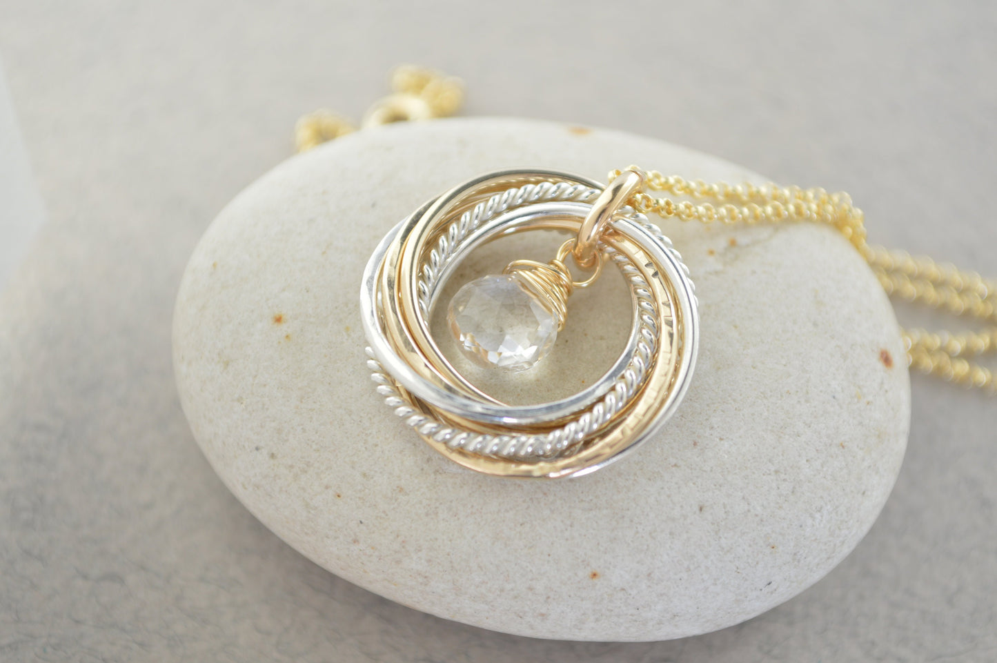 Regalo de 70 cumpleaños para mamá: collar de 7 anillos, joyería con piedra natal de abril, collar de 70 cumpleaños para mujer, regalo de séptimo aniversario para esposa