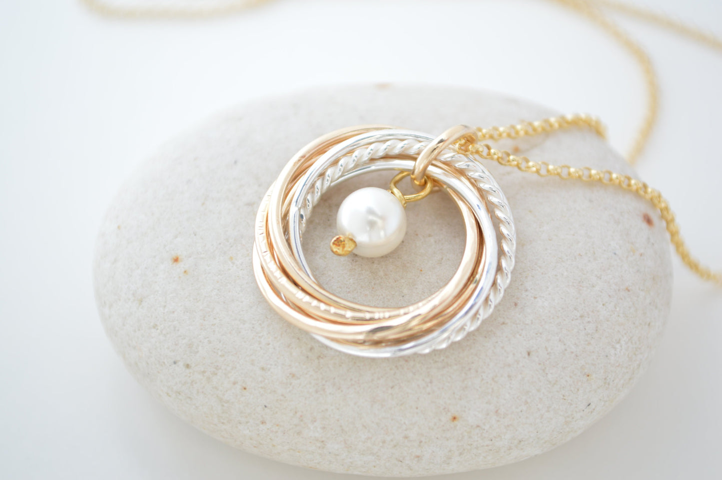 Regalo de 70 cumpleaños para mamá, regalo de 7 aniversario, collar de 7 metales mixtos, collar con piedra natal de junio, collar de perlas de oro, collar con piedra natal