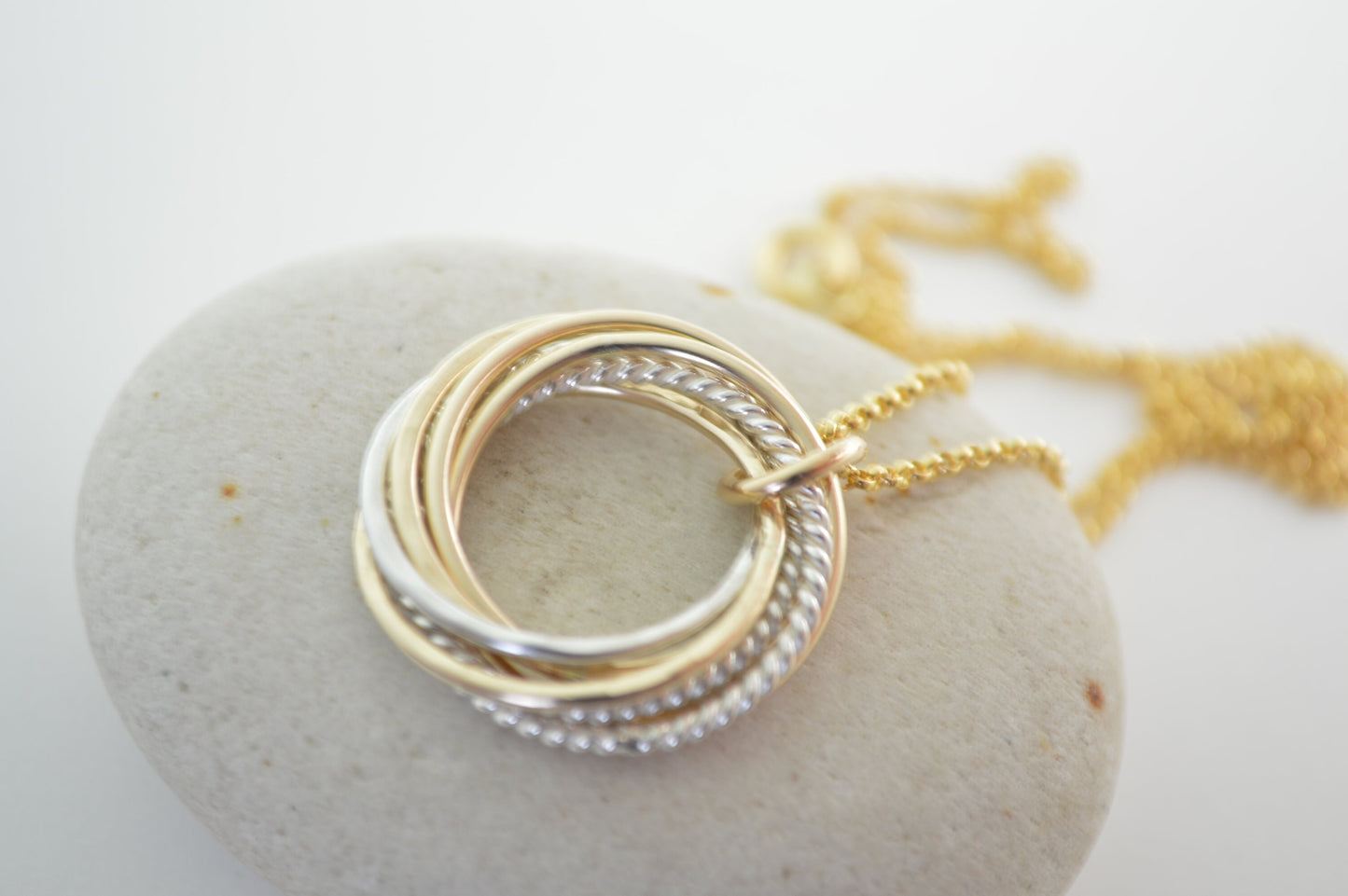 Regalo de 50 cumpleaños para mujeres, regalo de 5.º aniversario, regalo de 50.º cumpleaños para mamá, joyas de 50.º cumpleaños para ella, regalo de 5 anillos por 5 décadas