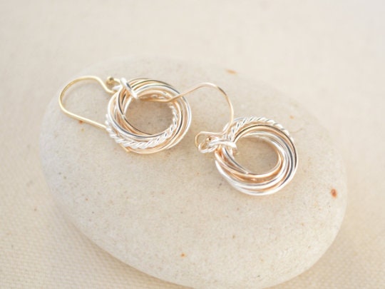 Pendientes de cinco anillos de metales mixtos, pendientes de regalo del quinto aniversario, regalo del 50 cumpleaños, pendientes del 50 cumpleaños, pendientes de metales mixtos