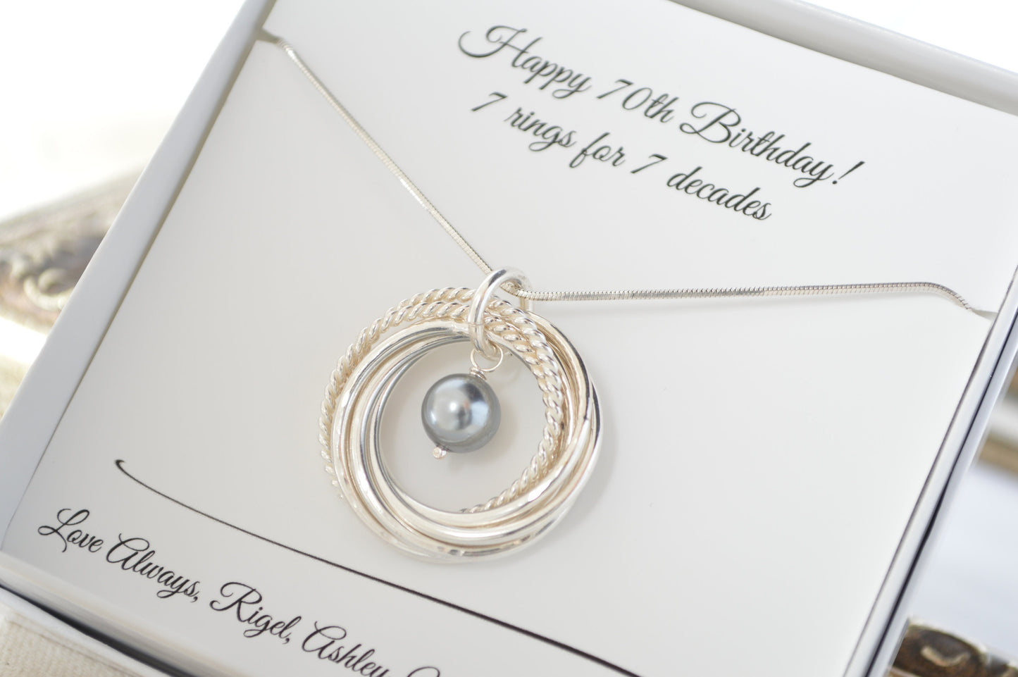 Regalo de 70 cumpleaños para mamá, regalo de 7.º aniversario para ella, collar de 7 anillos por 7 décadas, collar de perlas, joyas de 70.º cumpleaños para mujeres