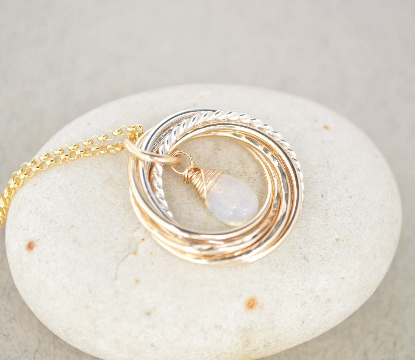 Regalo de 90 cumpleaños para mamá, regalo de 9.º aniversario, piedra natal de octubre, collar con piedra natal de ópalo, 9 anillos, 9 décadas, regalo de 90.º aniversario para la abuela