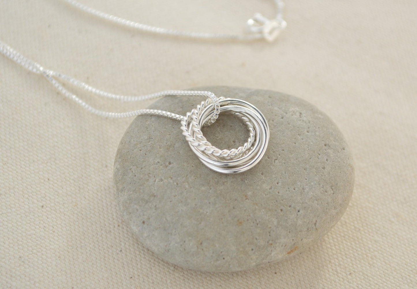 Joyas de 50 cumpleaños para mujeres, collar de 5 anillos por 5 décadas, regalos de 50 años para esposa, regalo para personas de 50 años, regalos de hitos, plata esterlina