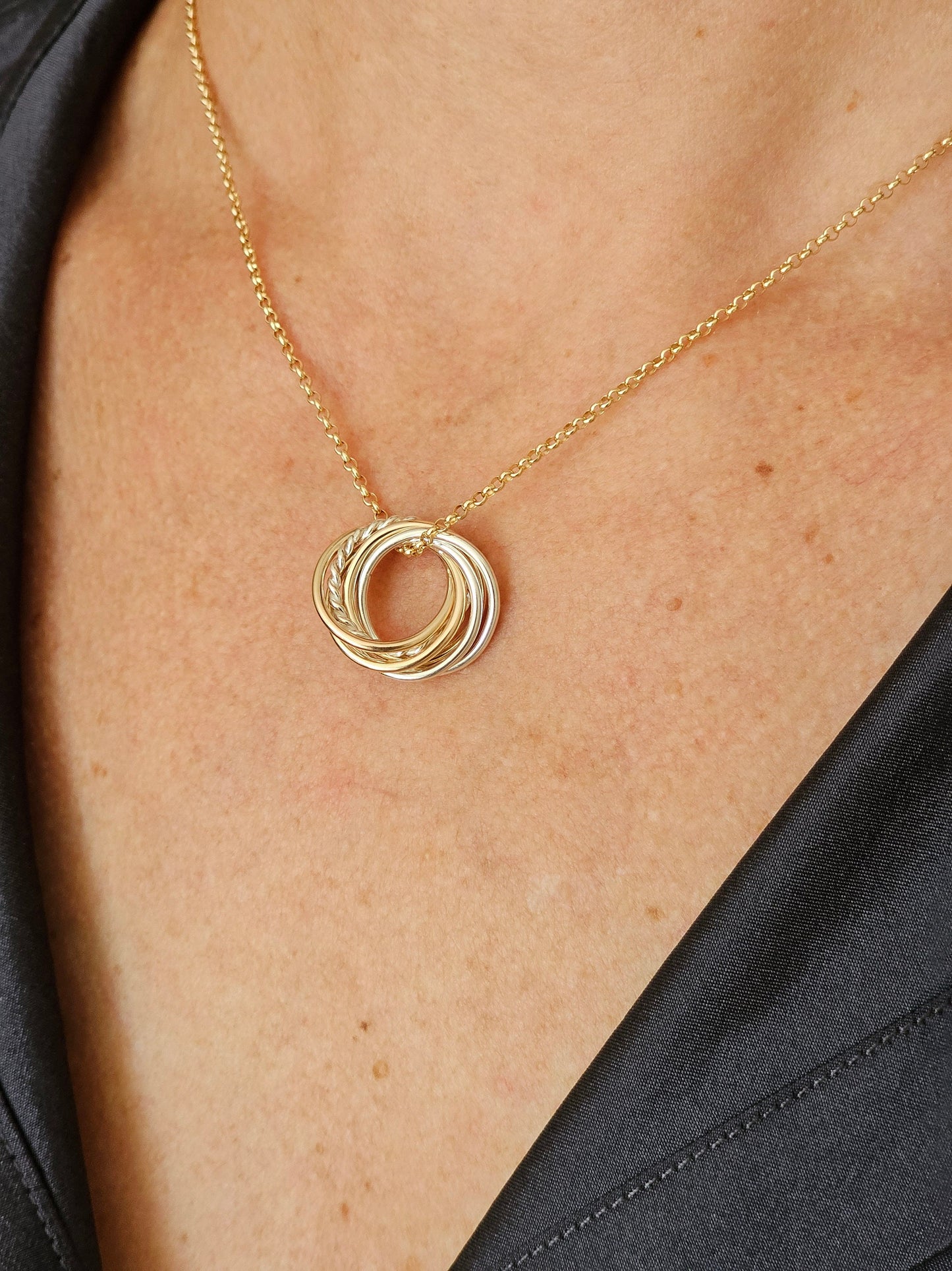 Regalo de 70 cumpleaños para mamá, collar de 70 años, 7 anillos para 7 décadas, collar de metales mixtos, regalo de hito, 70 años para mujeres, regalos de cumpleaños