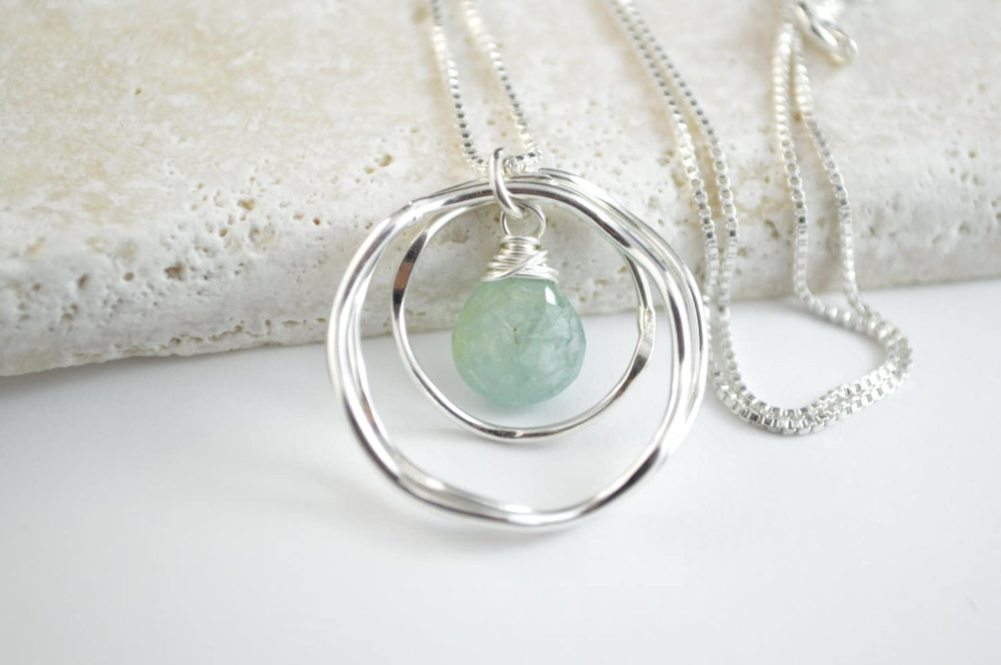 Regalo de cumpleaños número 30 para ella, collar de aguamarina, collar con piedra de nacimiento de marzo, joyas de cumpleaños número 30, regalos de cumpleaños, 3 anillos por 3 décadas