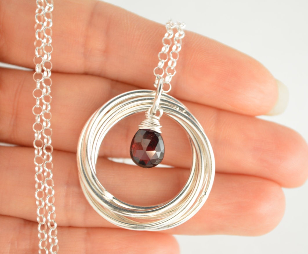Regalo de 60 cumpleaños para mujeres, collar de 6 anillos, regalo de 6.º aniversario para ella, joyería con piedra natal de enero, collar de granate, 60.º aniversario para mamá