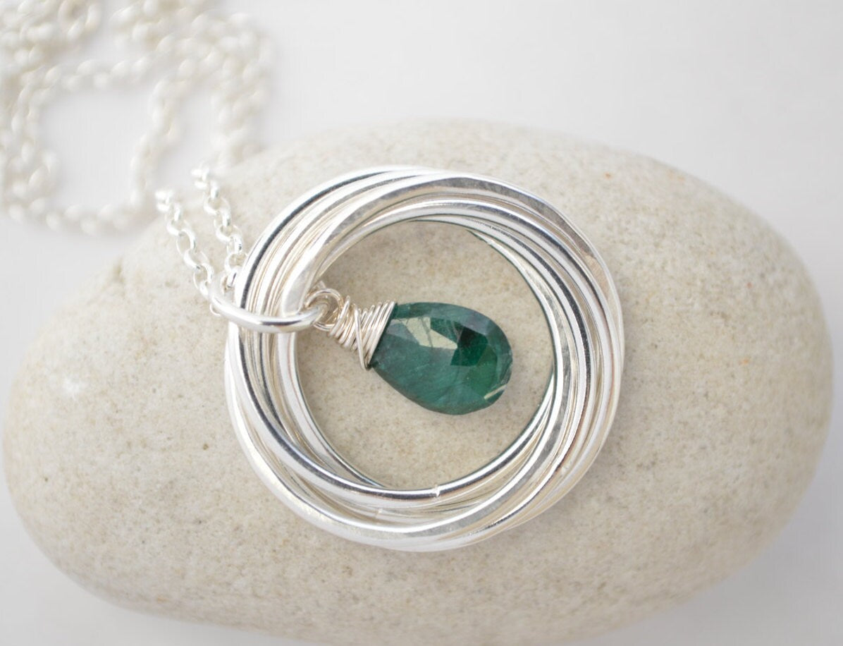 Regalo de 70 cumpleaños para mamá y abuela, collar con piedra de nacimiento esmeralda, collar con piedra de nacimiento de mayo, regalo del séptimo aniversario para esposa, regalos de cumpleaños