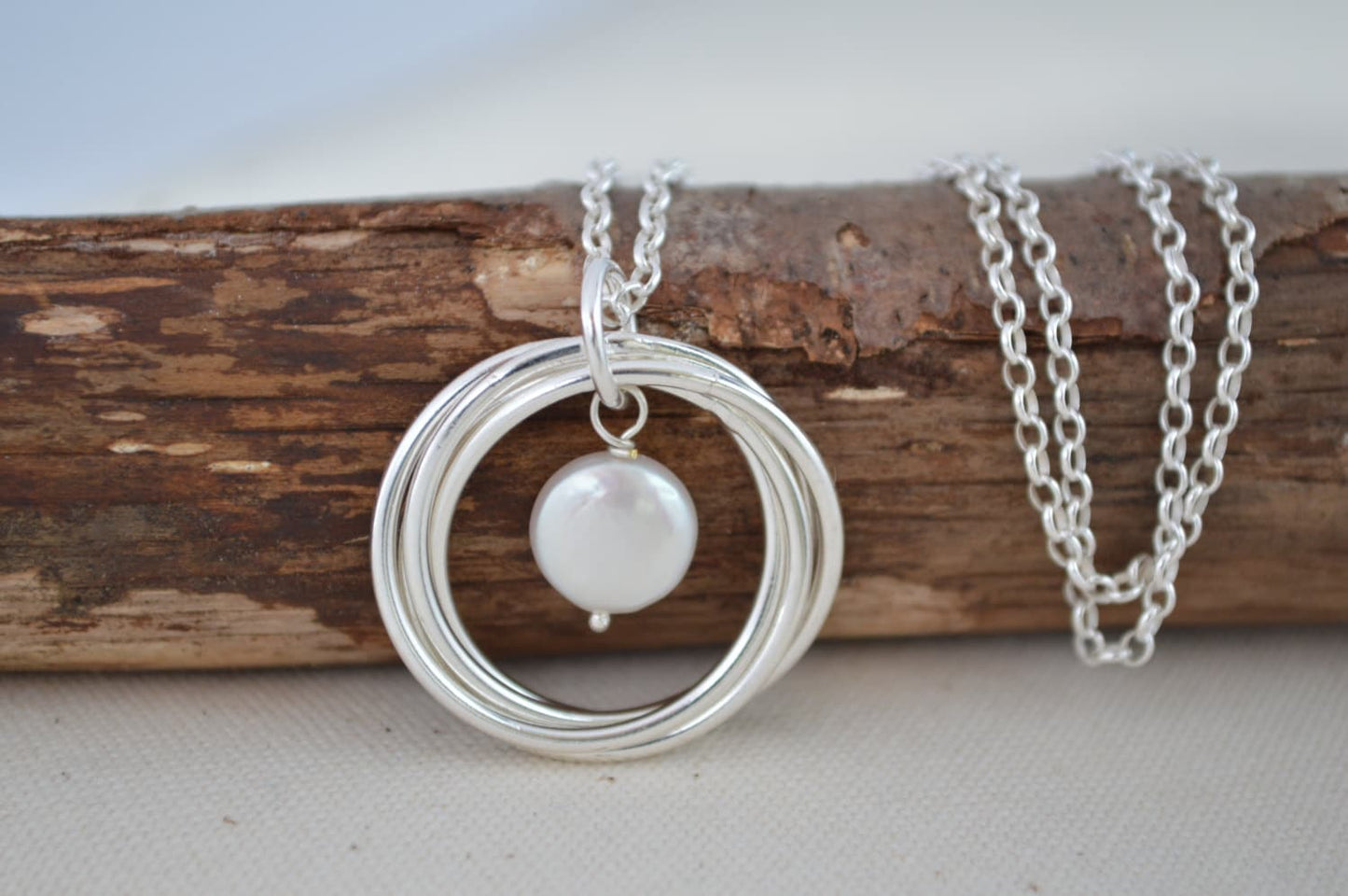 Regalo de 50 cumpleaños para esposa, regalo de 50 cumpleaños para mujeres, joyería con piedra natal de junio, collar de perlas, regalo para mamá, collar de 5 anillos enlazados