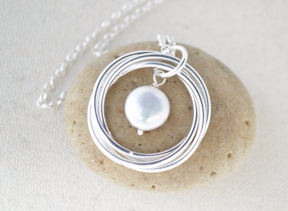 Regalo de 50 cumpleaños para esposa, regalo de 50 cumpleaños para mujeres, joyería con piedra natal de junio, collar de perlas, regalo para mamá, collar de 5 anillos enlazados