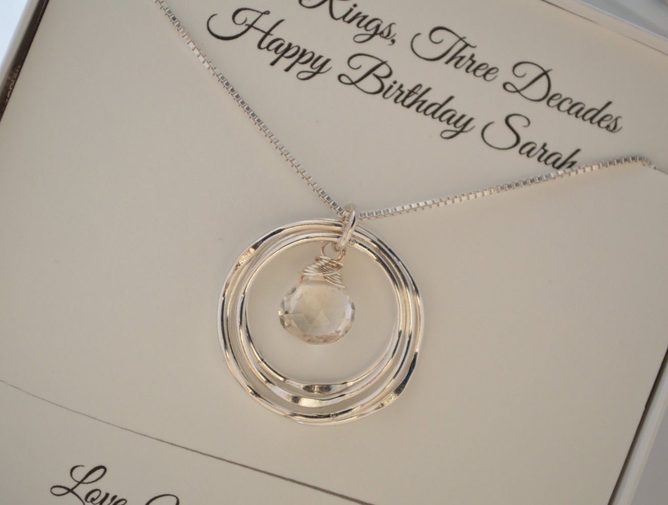 Regalo de cumpleaños número 30 para ella, collar con piedra natal de abril, regalo de tercer aniversario, collar de 3 anillos y 3 décadas, joyería de cumpleaños número 30