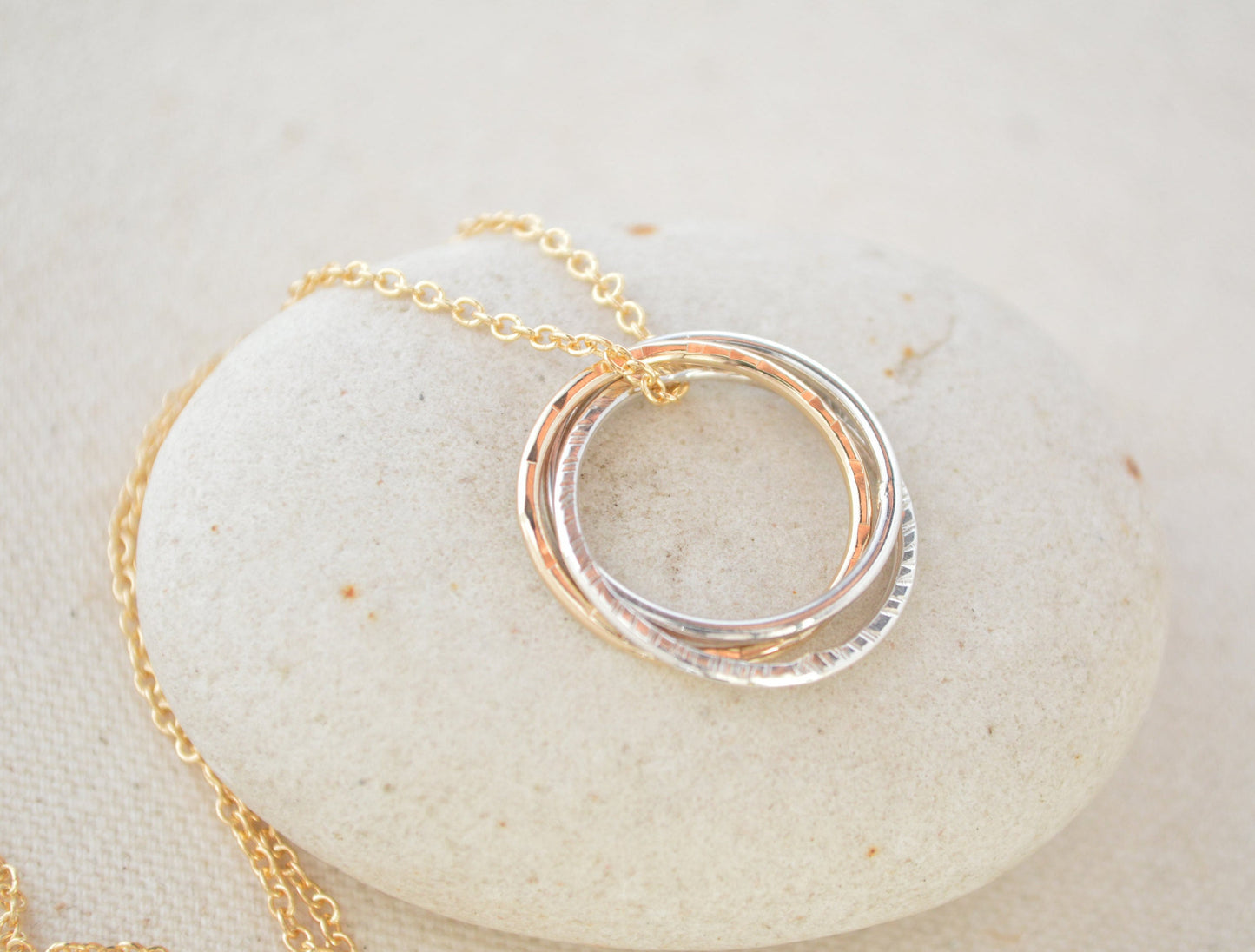 20th Birthday gift for her, 2nd Anniversary gift for women, Circle necklace, 2 intertwined circle, Best friend necklace, Sister necklace