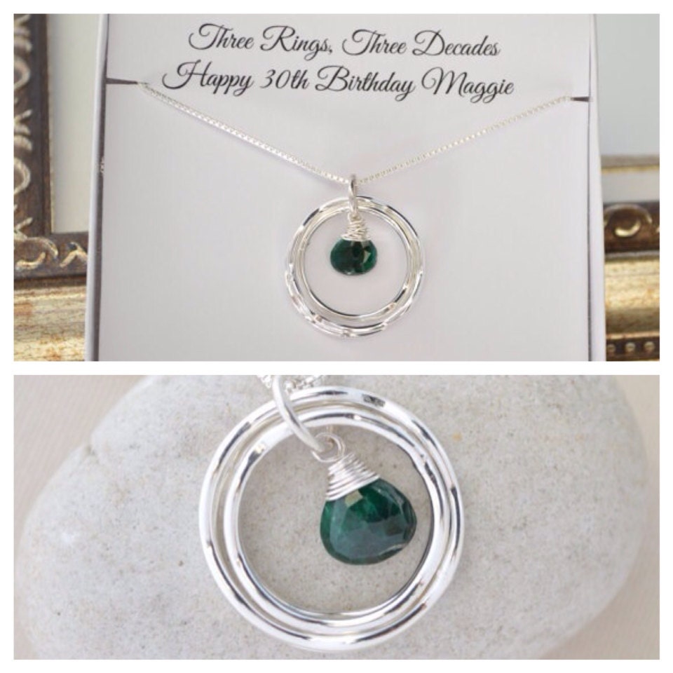 May birthstone necklace, 30th birthday gift for daughter, Emerald birthstone necklace, 3rd Anniversary gift, 3 Rings necklace,3 Sisters gift